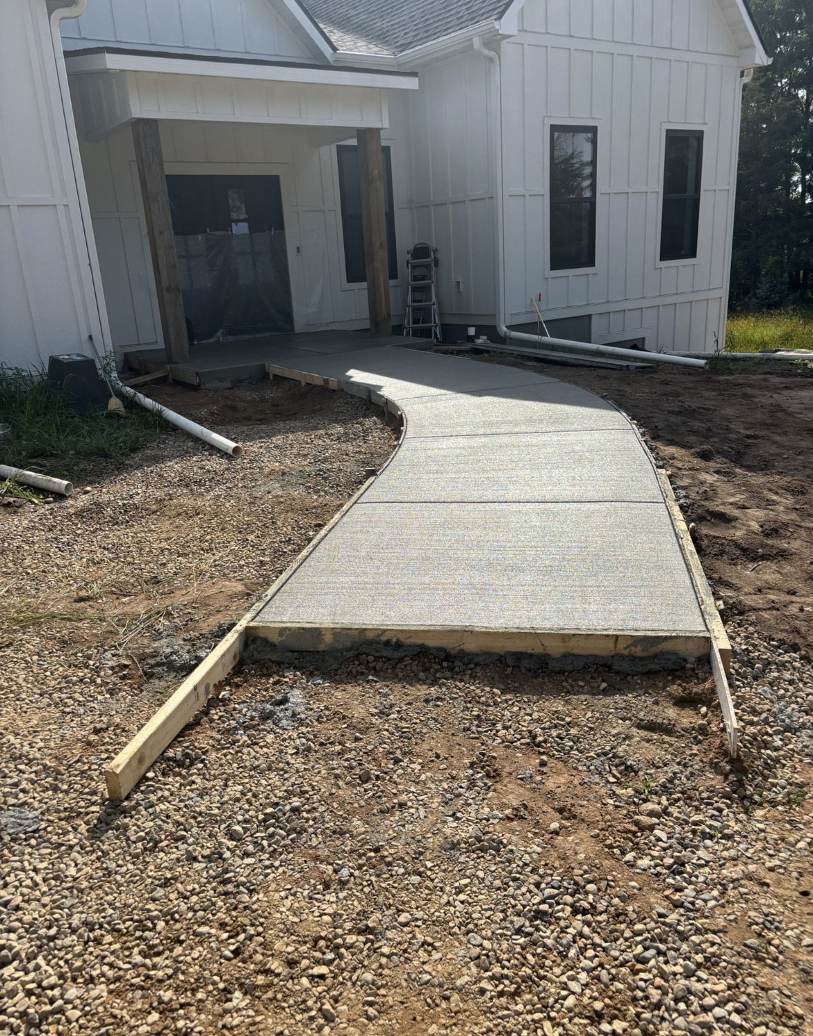 Curved walkway to front door